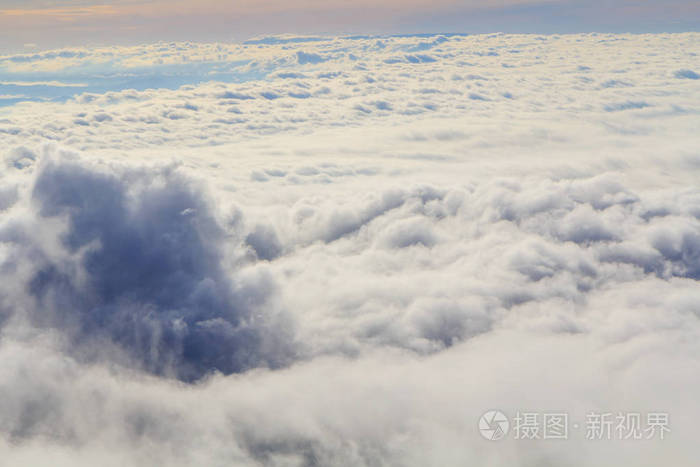 海雾的高山与阳光