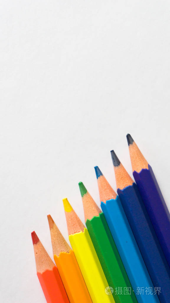 孤立在白色背景上的彩色铅笔