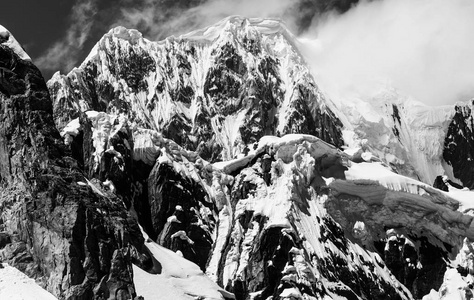 美丽的山川风景在科迪勒拉瓦