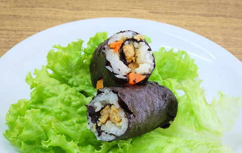 日本水稻 Maki 寿司卷东西用豆腐 胡萝卜