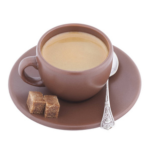 杯加勺子和孤立的白色背景上的糖的咖啡