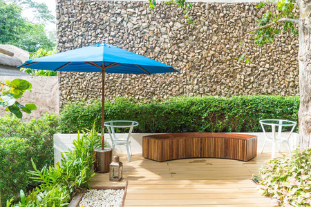 室外阳台的椅子上照片