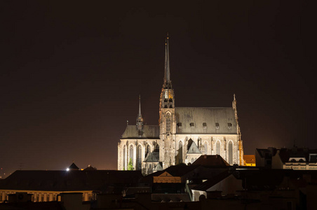 晚上的大教堂在捷克共和国的布尔诺的照片