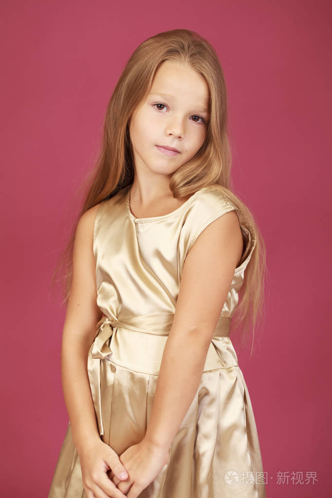 漂亮的金发小女孩