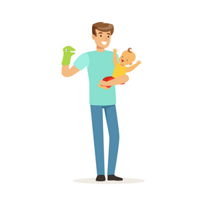 豪斯曼微笑在他怀里的男人抱着婴儿的年轻,关怀的房子丈夫和孩子的