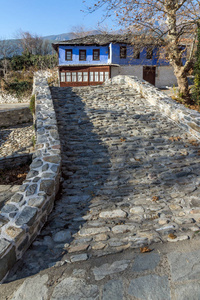 老房子在 Moushteni 村庄附近希腊卡瓦拉