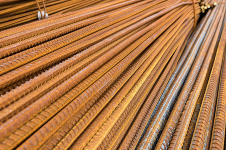 生锈的钢筋图片