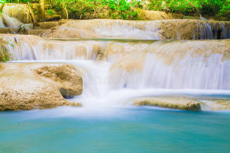 泰国丛林深处的天然森林瀑布