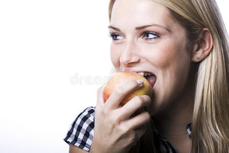 美女咬鲜苹果