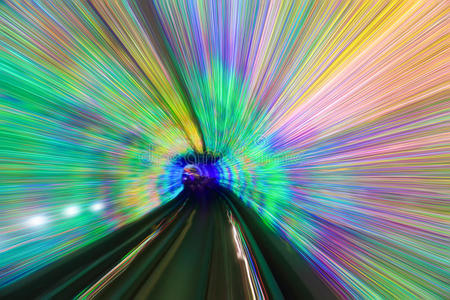 彩色隧道中的快速运动