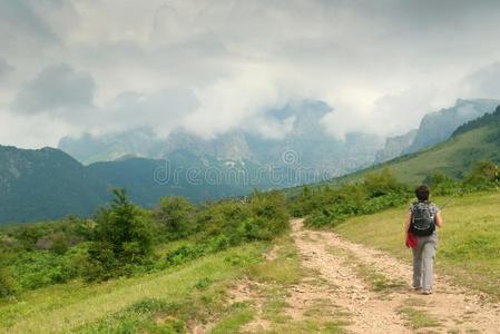 山区女游客