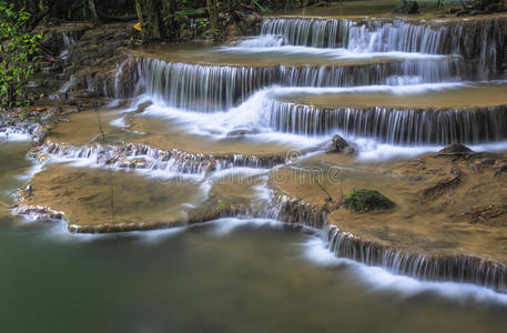 华美卡敏国家公园美丽的瀑布图片