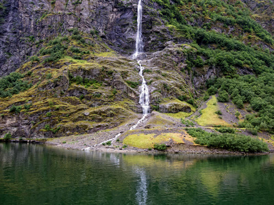 索恩峡湾瀑布图片