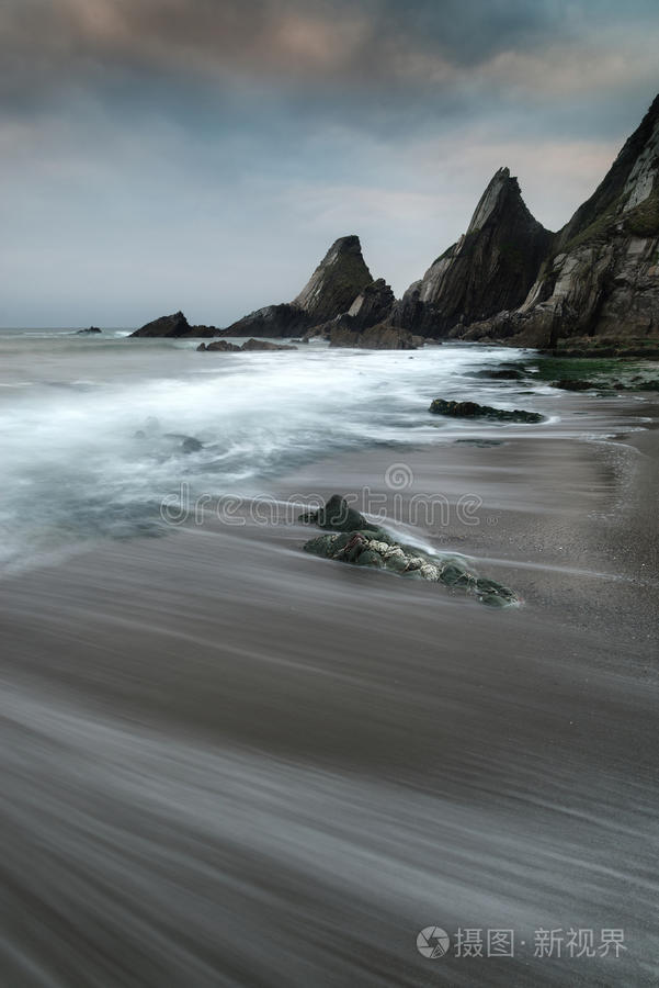 海岸线崎岖岩石景观海景