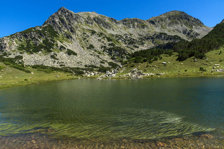 令人惊异全景与 Prevalski 湖泊和 Valyavishki 鸡峰，皮林山