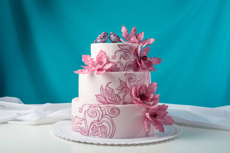 三层的蛋糕图片