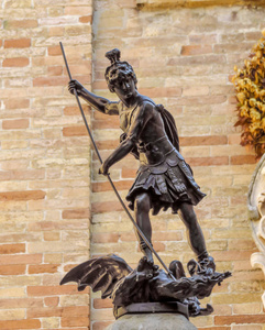 乌尔比诺圣 Crescentino 青铜雕像
