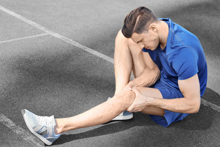 大小腿痛麻图片