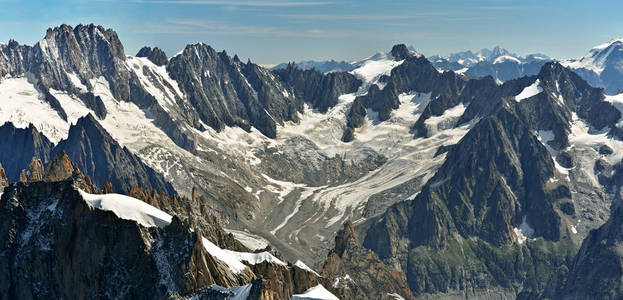 在阿尔卑斯山从钻头 du Midi 的惊人观点