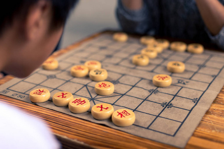 中国象棋毛笔字中国象棋在公园里的人照片