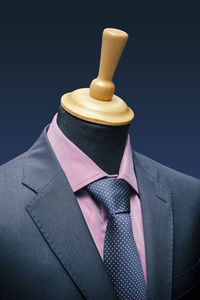 衬衫领带和西装夹克上的模特图片