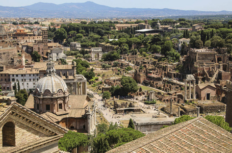 从侧面 Vittoriano，罗马，意大利罗马论坛的视图