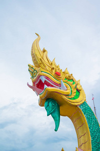廊泰国的蛇或迦雕像