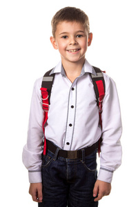 带背包的微笑的学校男孩准备好学校在白色背景