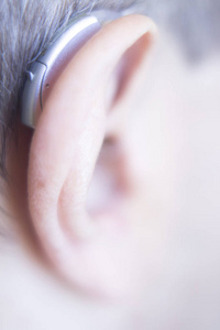 耳助听器