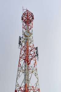 卫星天线在移动电话通信天线塔