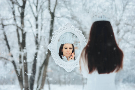 白雪皇后看着魔镜冬霜幻想肖像图片