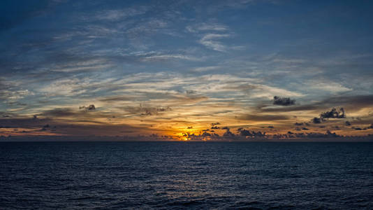 印度洋五彩缤纷的夕阳