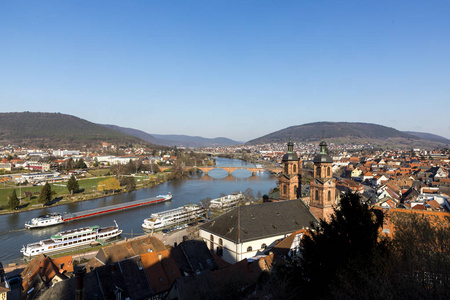 河 Miltenberg 全景