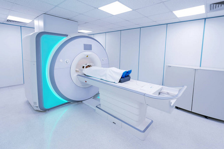 女性患者在医院进行 Mri 磁共振成像。医疗设备和医疗保健