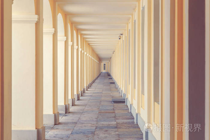 纵向在老房子里