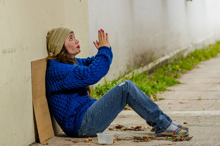 无家可归女士图片