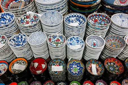 伊斯坦布尔大市集上的经典土耳其陶瓷。Istambu