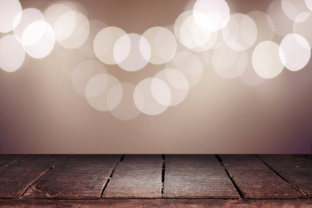 木桌面上抽象的背景灯为新年快乐和圣诞快乐复古色调