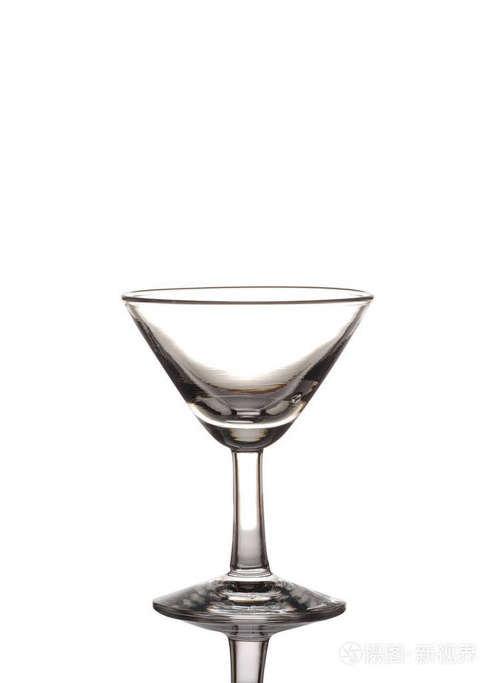 孤立在白色背景上的空马提尼酒杯