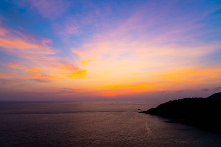 美丽的黄昏日落天空与海和海