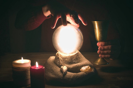 占卜概念.灵性的神降.未来阅读照片