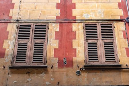 Genova 神经历史村区房屋窗口