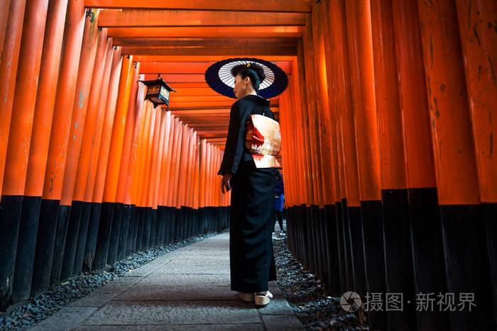 日本妇女在伏见伊纳里神社照片 正版商用图片0ui8iv 摄图新视界 日本妇女在伏见伊纳里神社照片 正版商用图片0ui8iv 摄图新视界