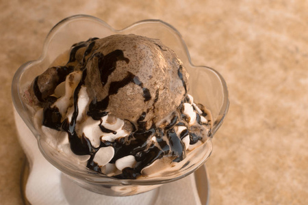 巧克力冰淇淋甜品图片