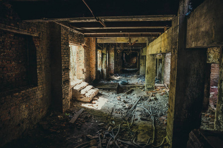 工业风室内工业建筑内部的废墟在灾害或战争或地震以后.