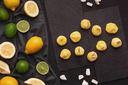 黑色背景下成熟 citruses 的多样性