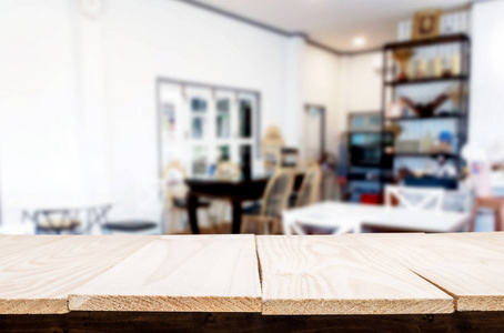 选定的重点空褐色的木制圆桌和咖啡店或   雷斯塔
