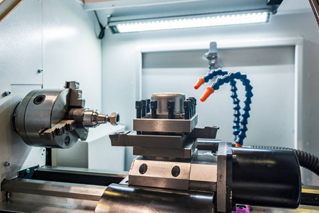 现代数控车床的工作空间照片