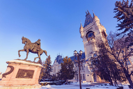 雅西镇中央广场文化宫, 雪冬日落, 罗马尼亚