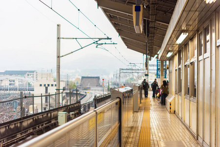 在日本京都火车站的景色。复制文本空间
